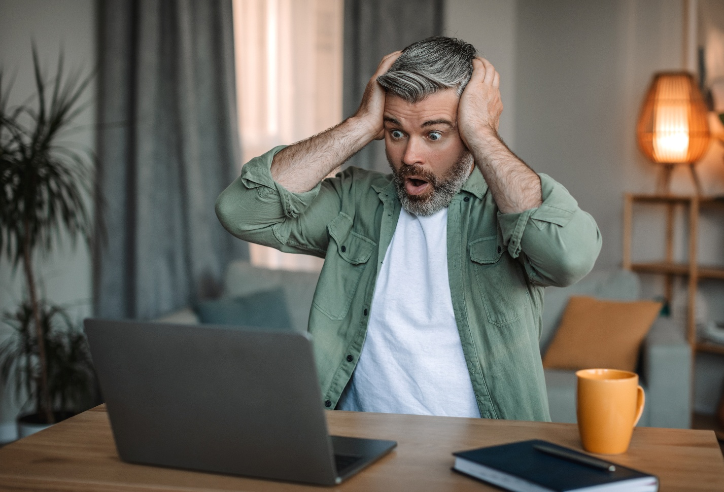 100 Money Mistakes That Hold You Back and How to Break Free