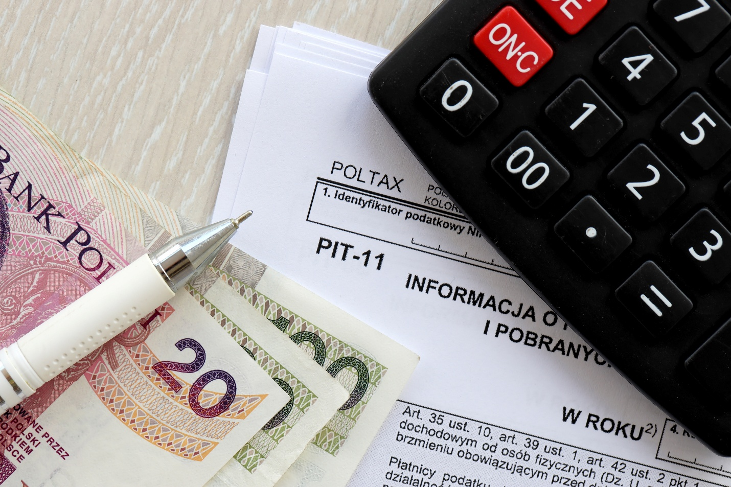 100 Money Mistakes That Hold You Back and How to Break Free